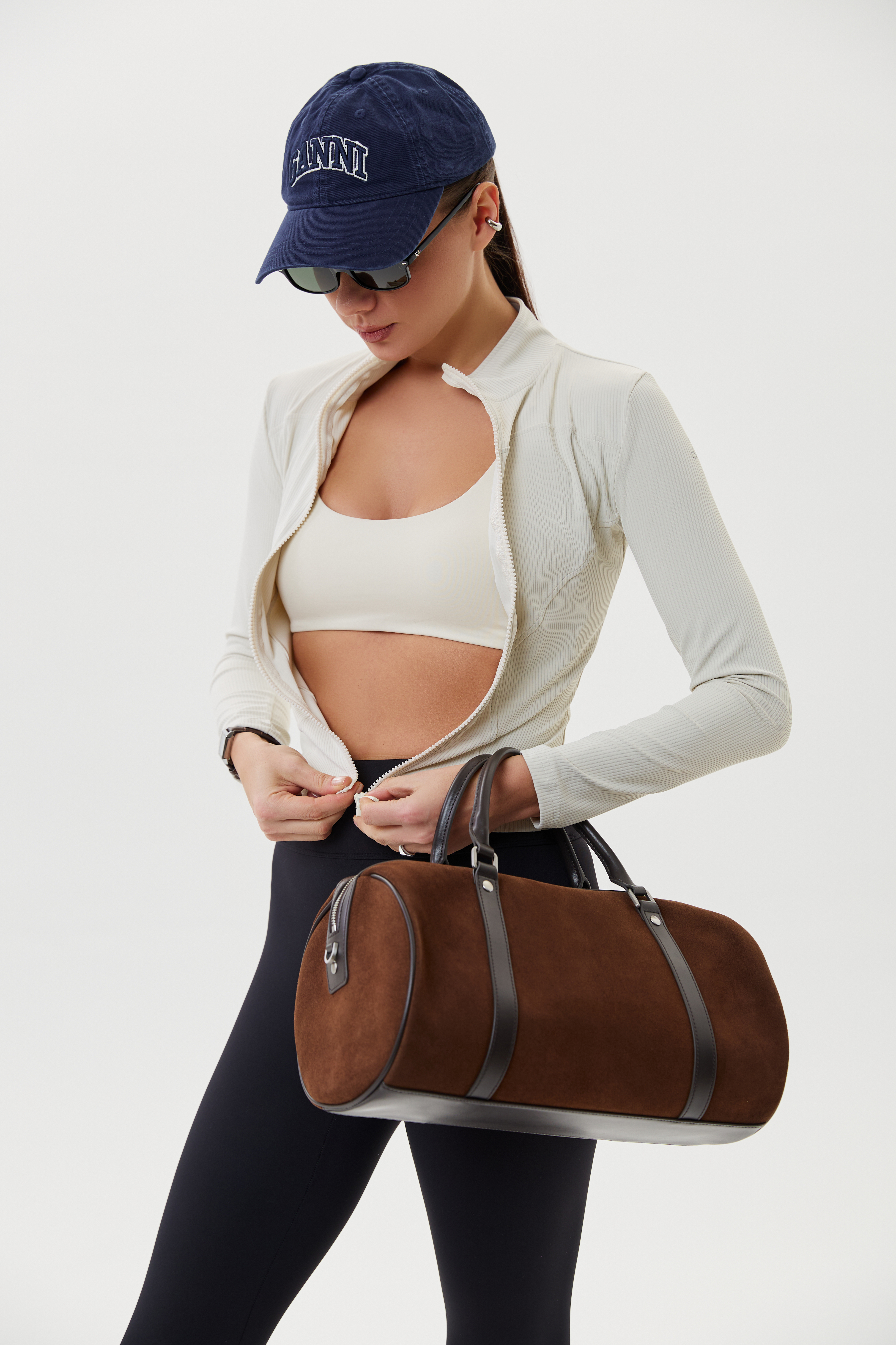 Топ спортивный на тонких бретельках (Молочный, S)