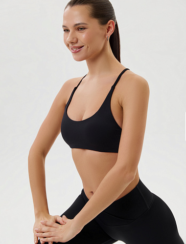 Топ спортивный на тонких бретельках picture-4402